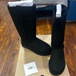 NWB UGG Black Suede Winter Boots Size 6